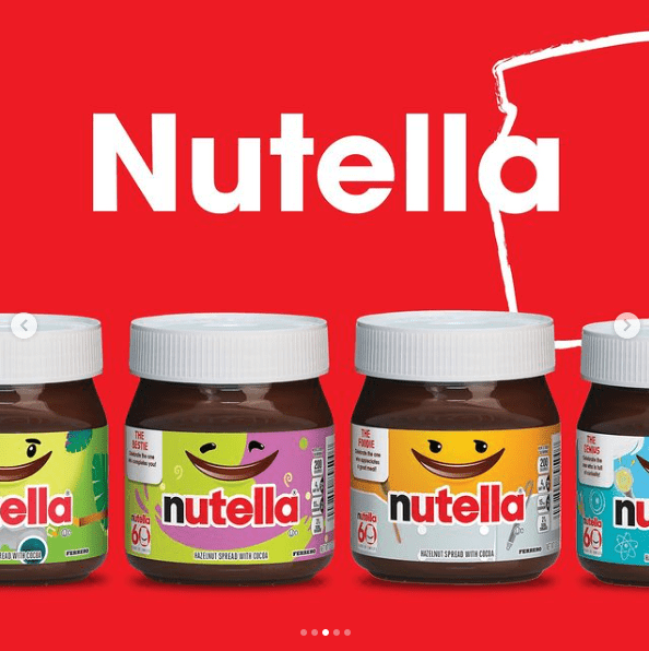 Pots de Nutella avec visages souriants sur fond rouge.